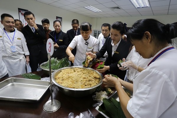 端午情粽葉香——曠遠酒店舉辦包粽子比賽